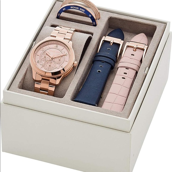 Michael Kors Multifunction Watch Set - Picture 2 of 6